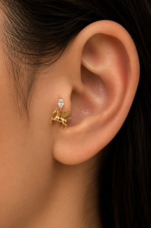 Sertifikalı 316L Çelik Damla Taşlı Pegasus Figürlü Sallantılı Premium Altın Kaplama Tragus ve Helix Piercing