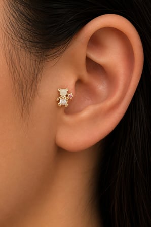Sertifikalı 316L Çelik Krem Taşlı Yıldız Tutan Ayıcık Figürlü Premium Altın Kaplama Tragus ve Helix Piercing