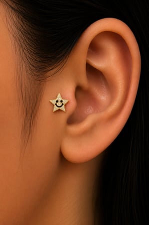 Sertifikalı 316L Çelik Gülen Yüzlü Taşlı Yıldız Figürlü Premium Altın Kaplama Tragus ve Helix Piercing