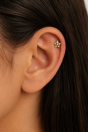 Sertifikalı 316L Çelik Gülen Yüzlü Taşlı Yıldız Figürlü Premium Altın Kaplama Tragus ve Helix Piercing