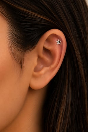 Sertifikalı 316L Çelik Gülen Yüzlü Taşlı Yıldız Figürlü Premium Gümüş Renk Tragus ve Helix Piercing