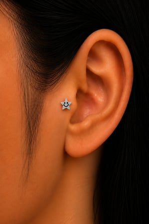 Sertifikalı 316L Çelik Gülen Yüzlü Taşlı Yıldız Figürlü Premium Gümüş Renk Tragus ve Helix Piercing