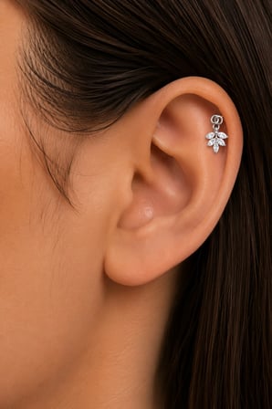 Sertifikalı 316L Çelik Markiz Taşlı Yaprak Dalı Figürlü Sallantılı Premium Gümüş Renk Tragus ve Helix Piercing
