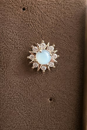 Sertifikalı 316L Çelik Buz Mavisi Taşlı Güneş Işını Figürlü Premium Gümüş Renk Tragus ve Helix Piercing