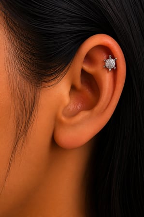 Sertifikalı 316L Çelik Taşlı Kaplumbağa Figürlü Premium Gümüş Renk Tragus ve Helix Piercing