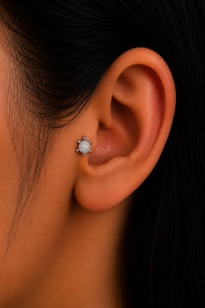 Sertifikalı 316L Çelik Taşlı Kaplumbağa Figürlü Premium Gümüş Renk Tragus ve Helix Piercing