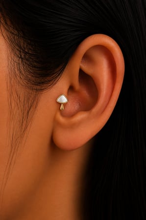 Sertifikalı 316L Çelik Beyaz Görünümlü Mantar Figürlü Premium Altın Kaplama Tragus ve Helix Piercing