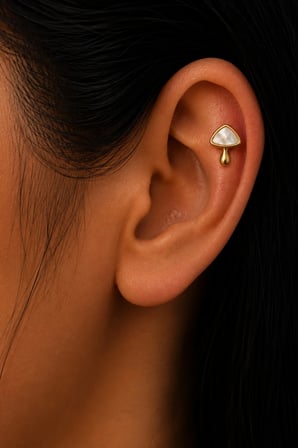 Sertifikalı 316L Çelik Beyaz Görünümlü Mantar Figürlü Premium Altın Kaplama Tragus ve Helix Piercing