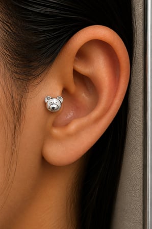 Sertifikalı 316L Çelik Minimal Ayıcık Yüzü Figürlü Premium Gümüş Renk Tragus ve Helix Piercing