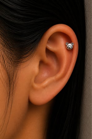 Sertifikalı 316L Çelik Minimal Ayıcık Yüzü Figürlü Premium Gümüş Renk Tragus ve Helix Piercing