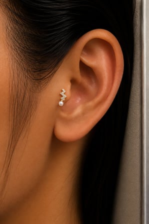 Sertifikalı 316L Çelik Taşlı Şimşek Figürlü İnci Detaylı Premium Altın Kaplama Tragus ve Helix Piercing