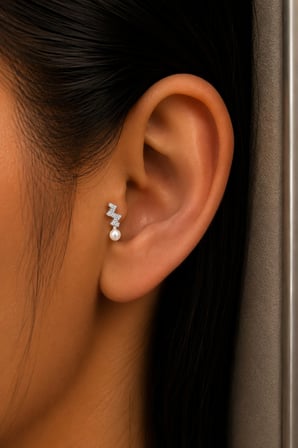 Sertifikalı 316L Çelik Taşlı Şimşek Figürlü İnci Detaylı Premium Gümüş Renk Tragus ve Helix Piercing