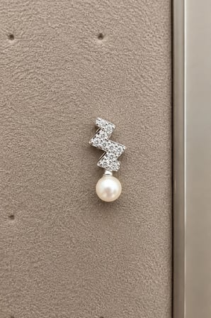 Sertifikalı 316L Çelik Taşlı Şimşek Figürlü İnci Detaylı Premium Gümüş Renk Tragus ve Helix Piercing