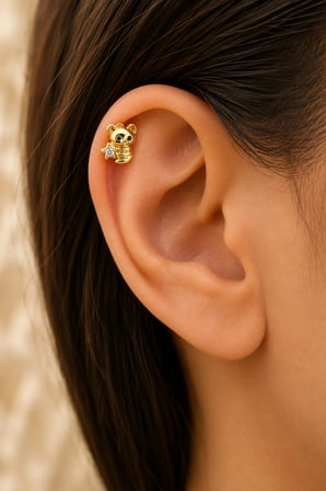 Sertifikalı 316L Çelik Yıldız Tutan Ayıcık Figürlü Taş Detaylı Premium Altın Kaplama Tragus ve Helix Piercing