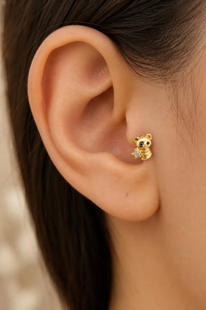 Sertifikalı 316L Çelik Yıldız Tutan Ayıcık Figürlü Taş Detaylı Premium Altın Kaplama Tragus ve Helix Piercing