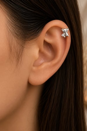Sertifikalı 316L Çelik Yıldız Tutan Ayıcık Figürlü Taş Detaylı Premium Gümüş Renk Tragus ve Helix Piercing