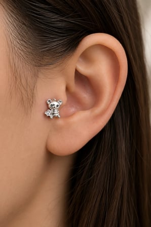 Sertifikalı 316L Çelik Yıldız Tutan Ayıcık Figürlü Taş Detaylı Premium Gümüş Renk Tragus ve Helix Piercing
