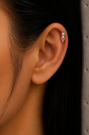 Sertifikalı 316L Çelik Uzun Kulaklı Tavşan Figürlü Taşsız Premium Gümüş Renk Tragus ve Helix Piercing