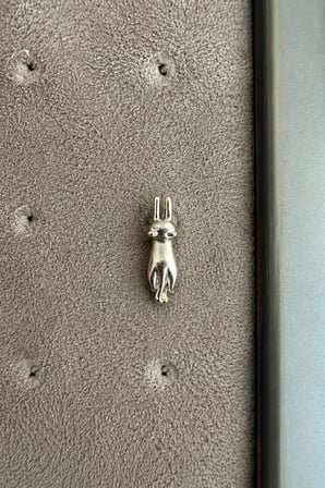 Sertifikalı 316L Çelik Uzun Kulaklı Tavşan Figürlü Taşsız Premium Gümüş Renk Tragus ve Helix Piercing