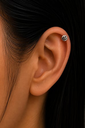 Sertifikalı 316L Çelik Gülen Yüz Smiley Figürlü Taşsız Premium Gümüş Renk Tragus ve Helix Piercing
