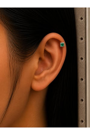 316L Çelik Zümrüt Yeşili Kare Taşlı Halo Detaylı Premium Gümüş Renk Tragus ve Helix Piercing