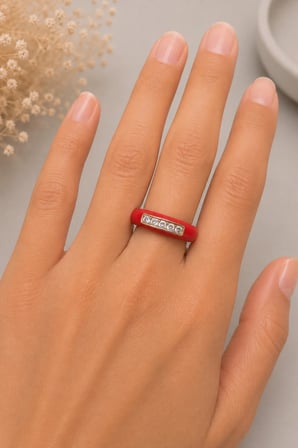 Sertifikalı 316L Çelik Kırmızı Sıra Taşlı Gold Çerçeveli Premium Altın Kaplama Kadın Yüzük