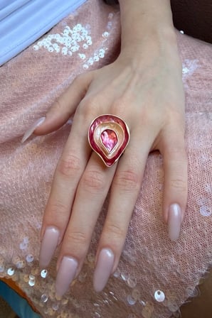 Sertifikalı 316L Çelik Premium Rose Gold Kaplama Bordo Mine ve Detaylı Kadın Yüzük