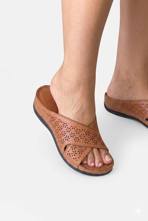Biocomfort Kadın Taba Hakiki Deri Lazer Kesim Anatomik Comfort Terlik-786