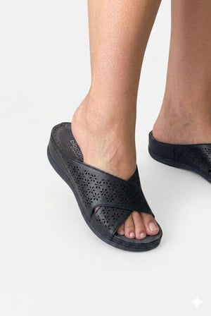 Biocomfort Kadın Siyah Hakiki Deri Lazer Kesim Anatomik Comfort Terlik-786