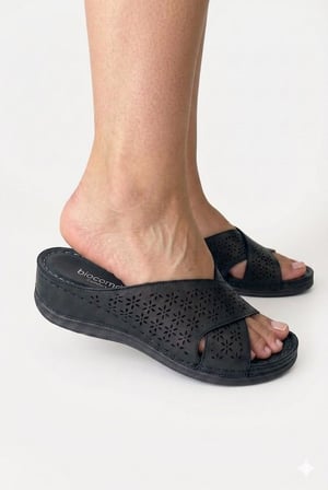 Biocomfort Kadın Siyah Hakiki Deri Lazer Kesim Anatomik Comfort Terlik-786