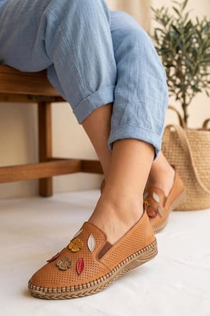 Kadın Taba Hakiki Deri Çiçek Süslü Günlük Comfort Ayakkabı
