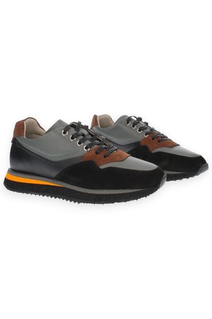 Konforlu Hafif Tabanlı Hakiki Deri Erkek Sneaker