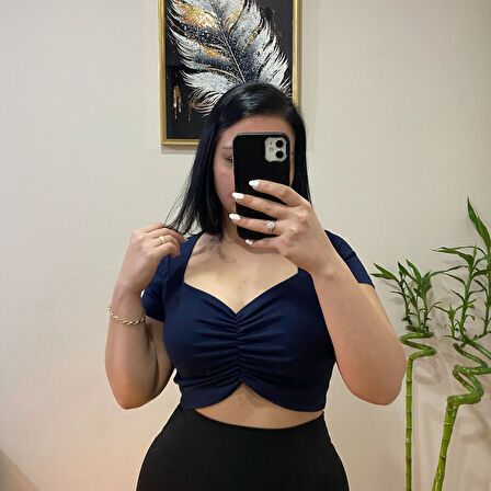 Büzgü Detaylı Şık  Crop