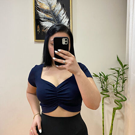 Büzgü Detaylı Şık  Crop