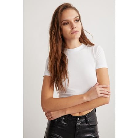 Beyaz Kadın Slim Fit Kısa Kollu Bluz ile Günlük Şıklık