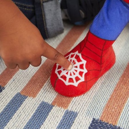 Dans Eden Spider-Man ile Eğlenceli Aksiyon Figürü
