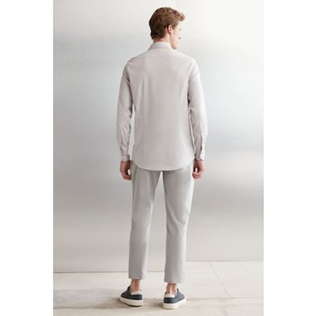 Açık Gri Slim Fit Erkek Gömlek: %100 Pamuklu Rahat Tasarım