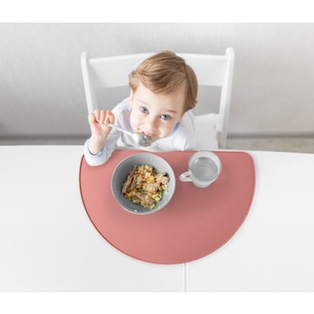 Silinebilir Beslenme Matı ile Kolay Mama Zamanı