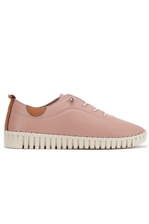 Dikiş Detaylı Ortopedik Deri Kadın Sneaker
