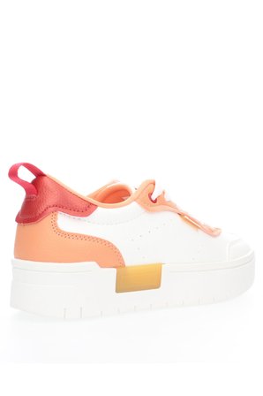 Renk Detaylı Kalın Taban Kadın Sneaker
