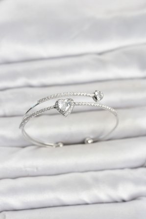 Pirinç Gümüş Renk Kalp Model Zirkon Taşlı Kadın Bileklik 5886
