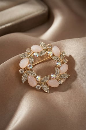 Gold Pembe Detaylı Zirkon Taşlı Broş 5886