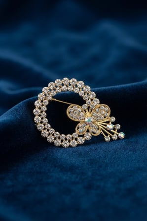 Kelebek Detaylı Zirkon Taşlı Gold Renk Broş 5886