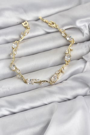 Pirinç Gold Renk Zirkon Taşlı Çiçek Model Kadın Bileklik 5886