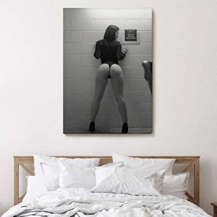 Duvara Yaslanan Cesur Kadın Dekoratif Kanvas Tablo, Duvar Dekoru 5293