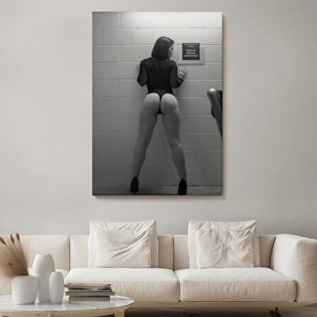 Duvara Yaslanan Cesur Kadın Dekoratif Kanvas Tablo, Duvar Dekoru 5293