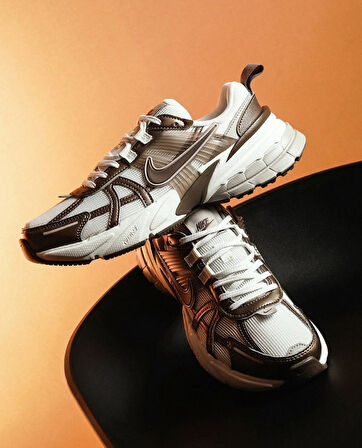 NİKE V2K RUN 'MİNK BROWN SUMMIT WHITE'-SPORTXOUTLET
