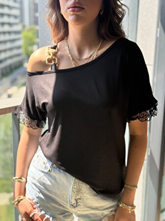 SUPPLİERBY Kadın Tek Omuzu Askılı Kısa Kollu Toka Detaylı Dantelli Viskon Bluz