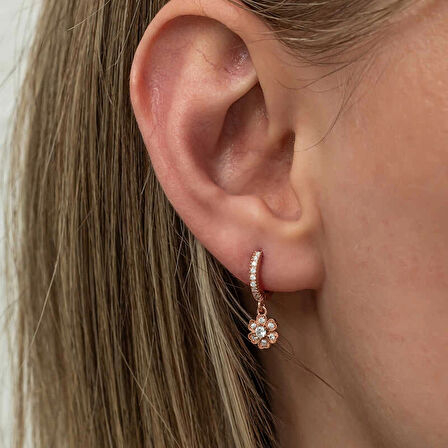 Supertrend Gümüş Sallantılı Rose Minimal Çiçek Kadın Küpe