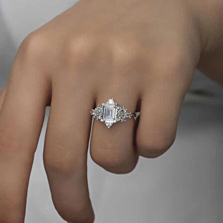 Supertrend Gümüş Beyaz Baget Taşlı Kadın Yüzük